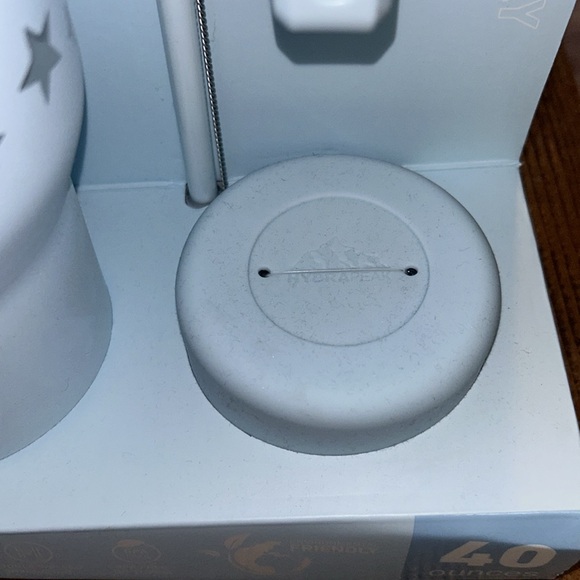 Hydrapeak Voyager 40 oz limited Edition tumbler - Picture 4 of 4